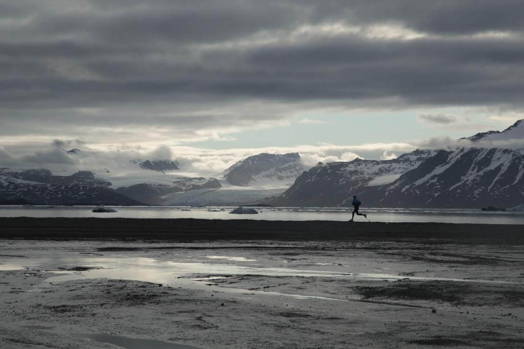 Henry Szwinto running in the north pole